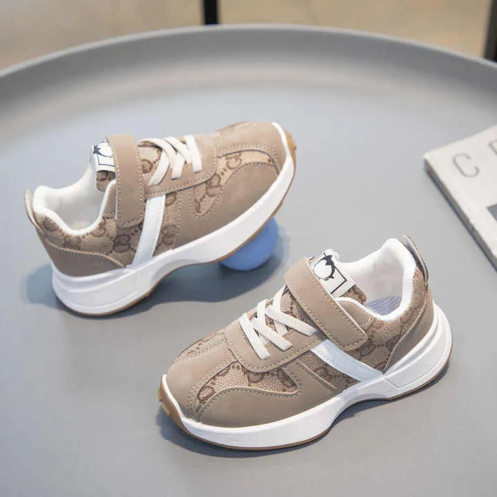 أحذية ركض عصرية عالية القيمة للجنسين لجميع . High-value, fashionable, unisex, all-season outdoor