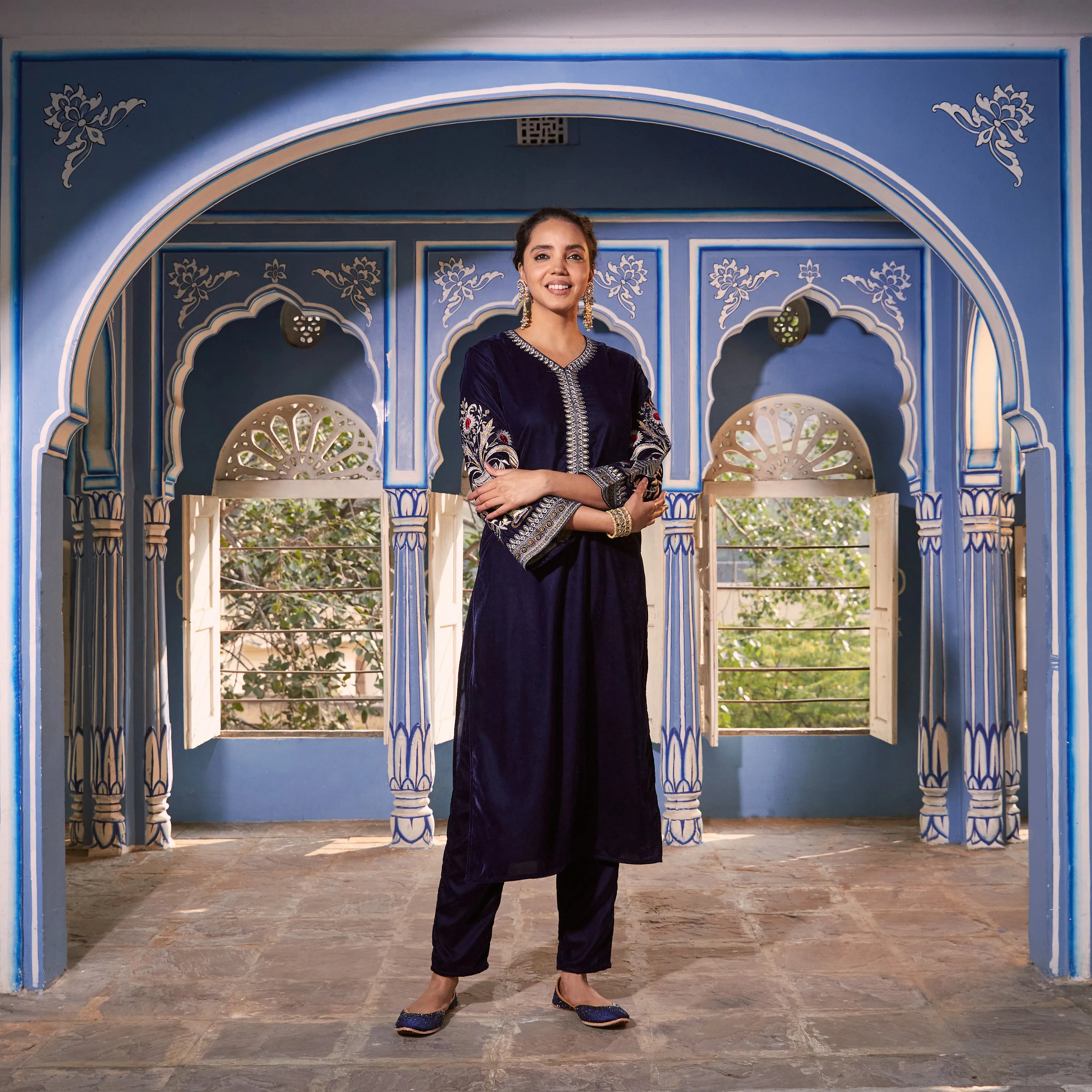 Blue Velvet Zari Embroidered Straight Kurta