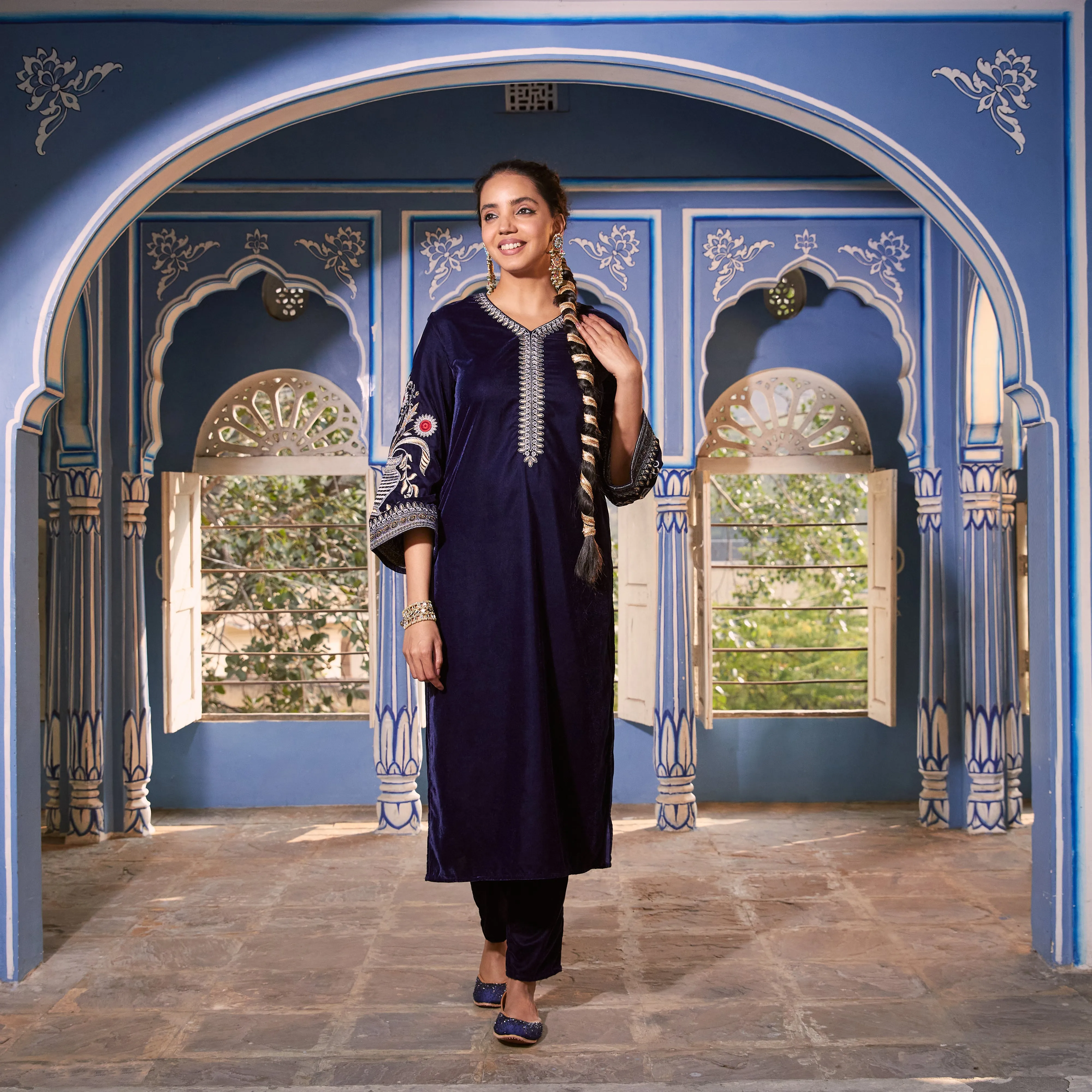 Blue Velvet Zari Embroidered Straight Kurta