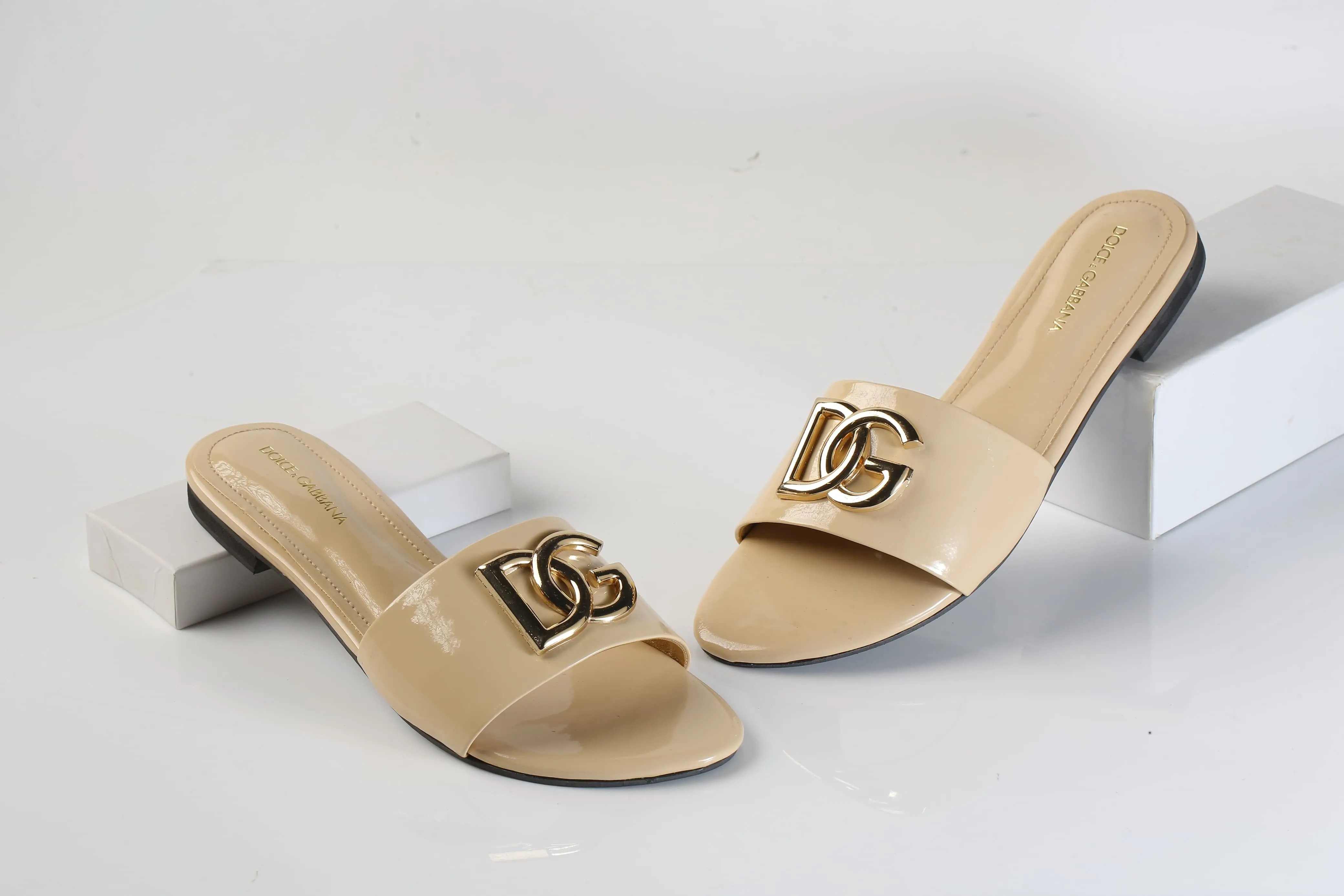 DOLCE & GABBANA SLIDE SANDALS - FAWN