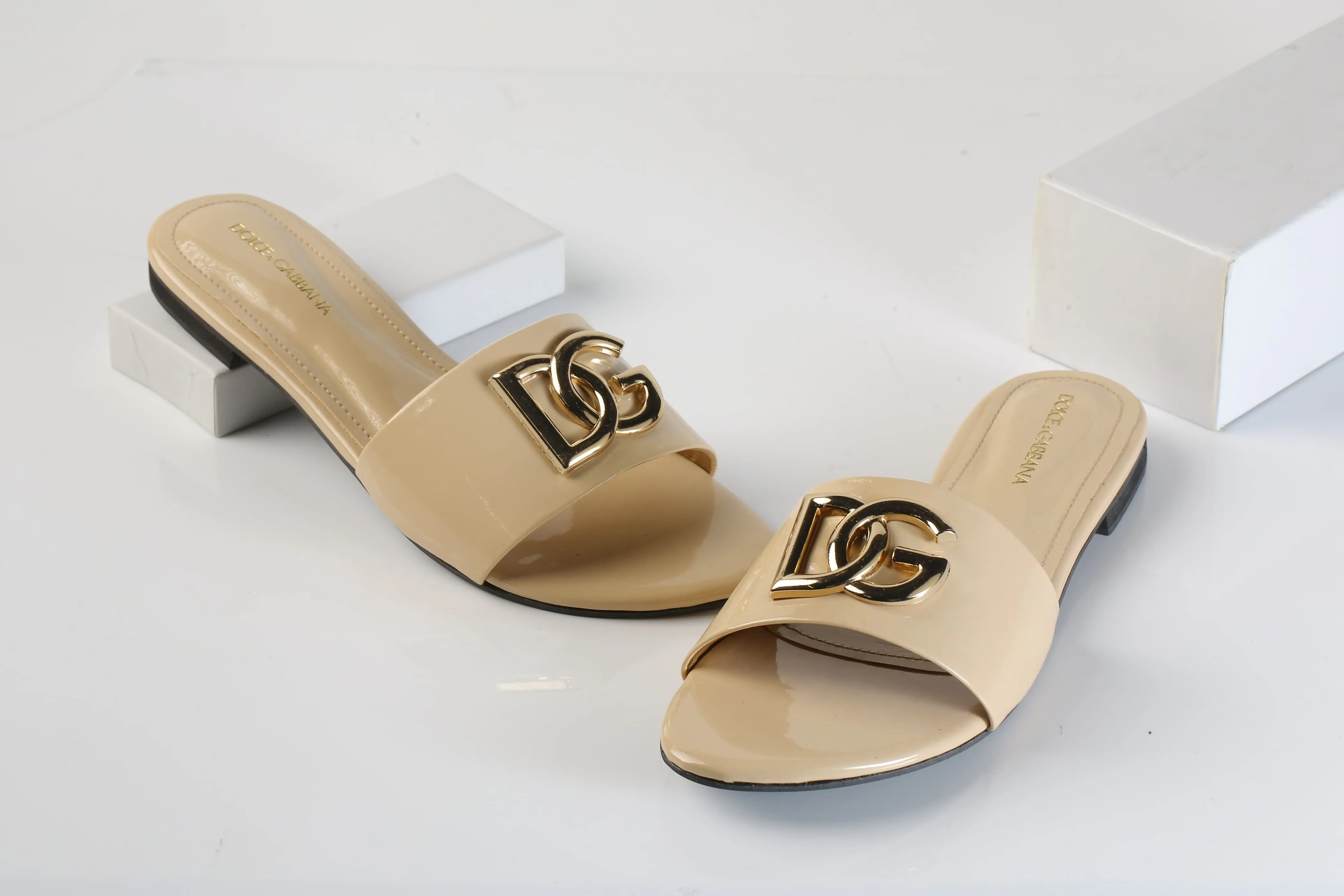 DOLCE & GABBANA SLIDE SANDALS - FAWN